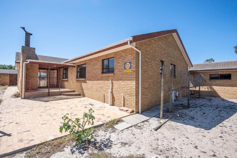 To Let 4 Bedroom Property for Rent in Mikro Park Western Cape